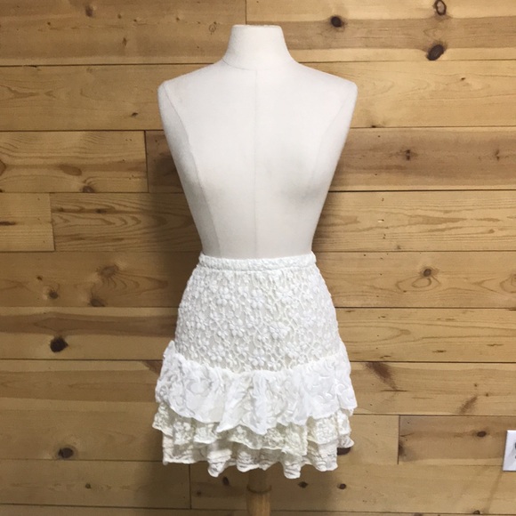 Kings Crown Collection cream champagne tiered ruffled lace skirt extender MEDIUM - Picture 2 of 12